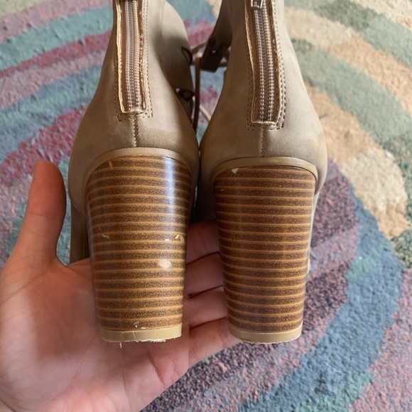 Lace up tan shoes - Picture 2 of 4